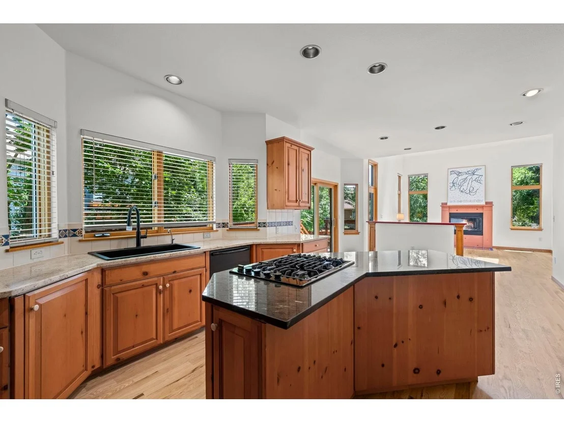 Photo of 1001 Utica Cir