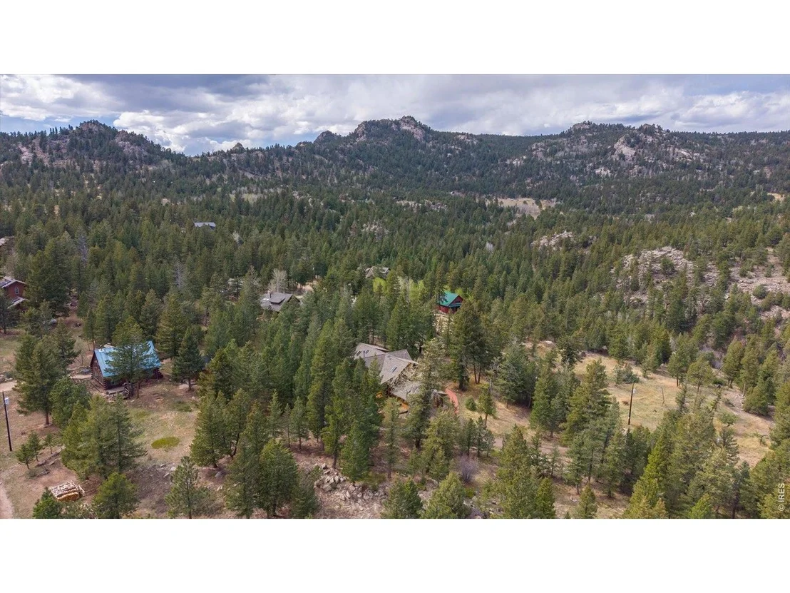 Photo of 733 Lakeshore Dr
