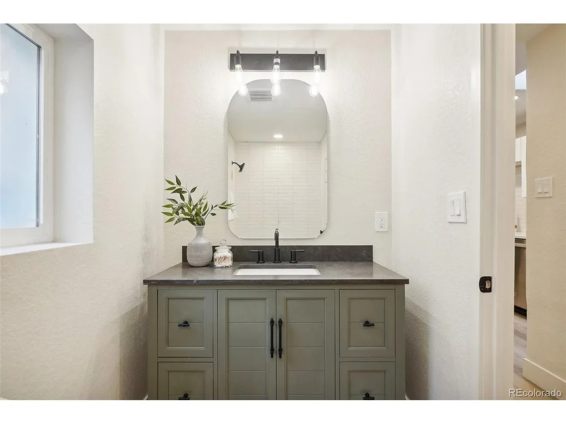 Photo of 2121 W 33rd Ave