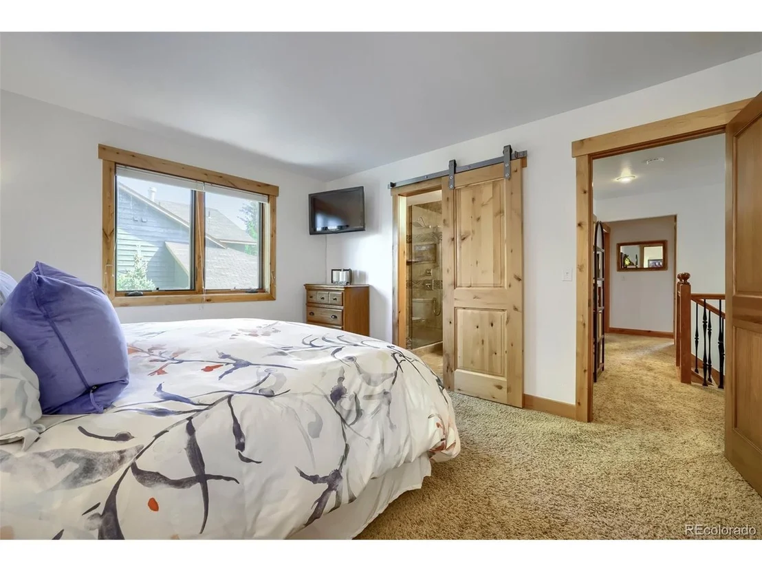 Photo of 460 W Coyote Dr