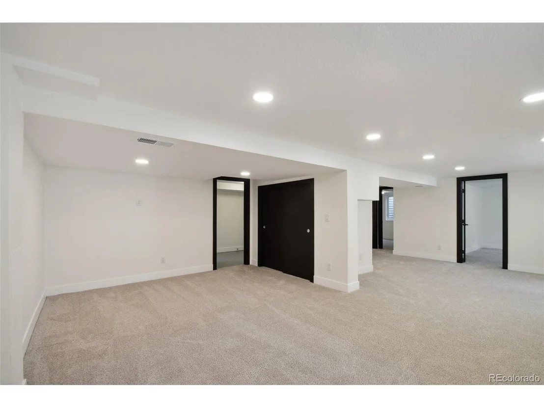 Photo of 605 W Easter Pl