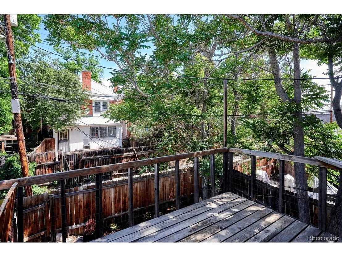Photo of 2477 W Argyle Pl