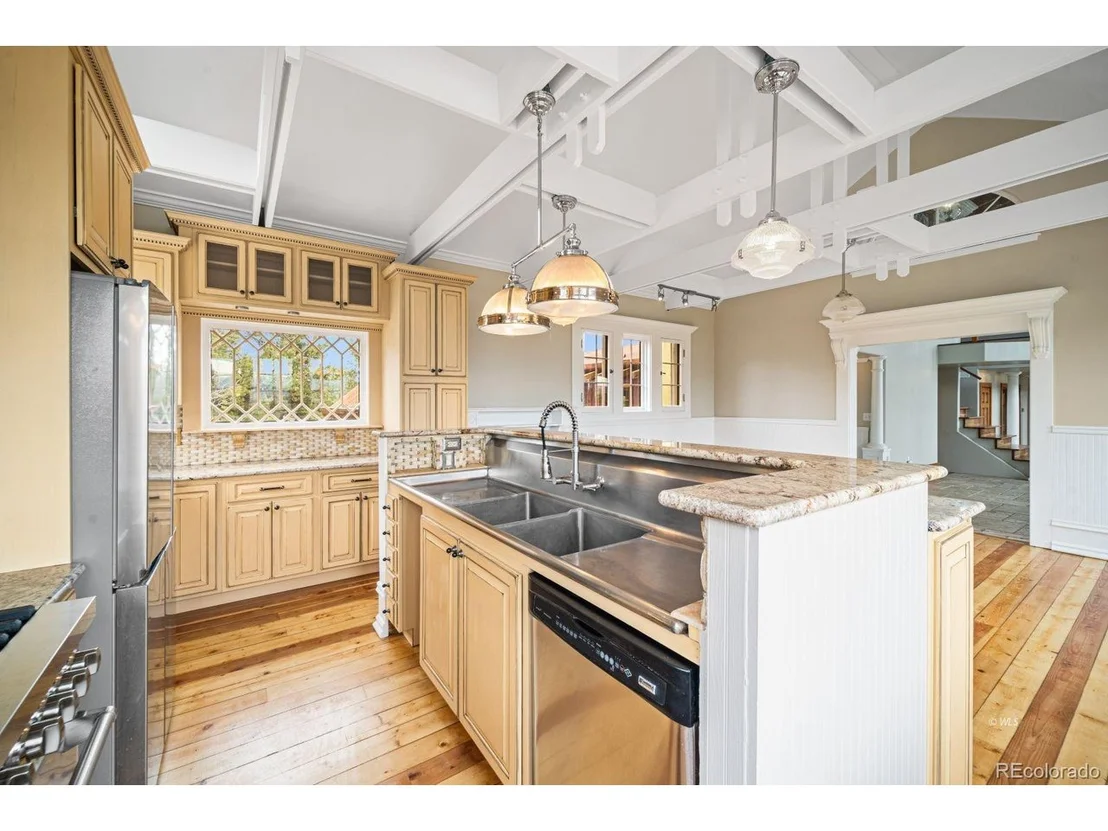 Photo of 325 McMurtrie Rd