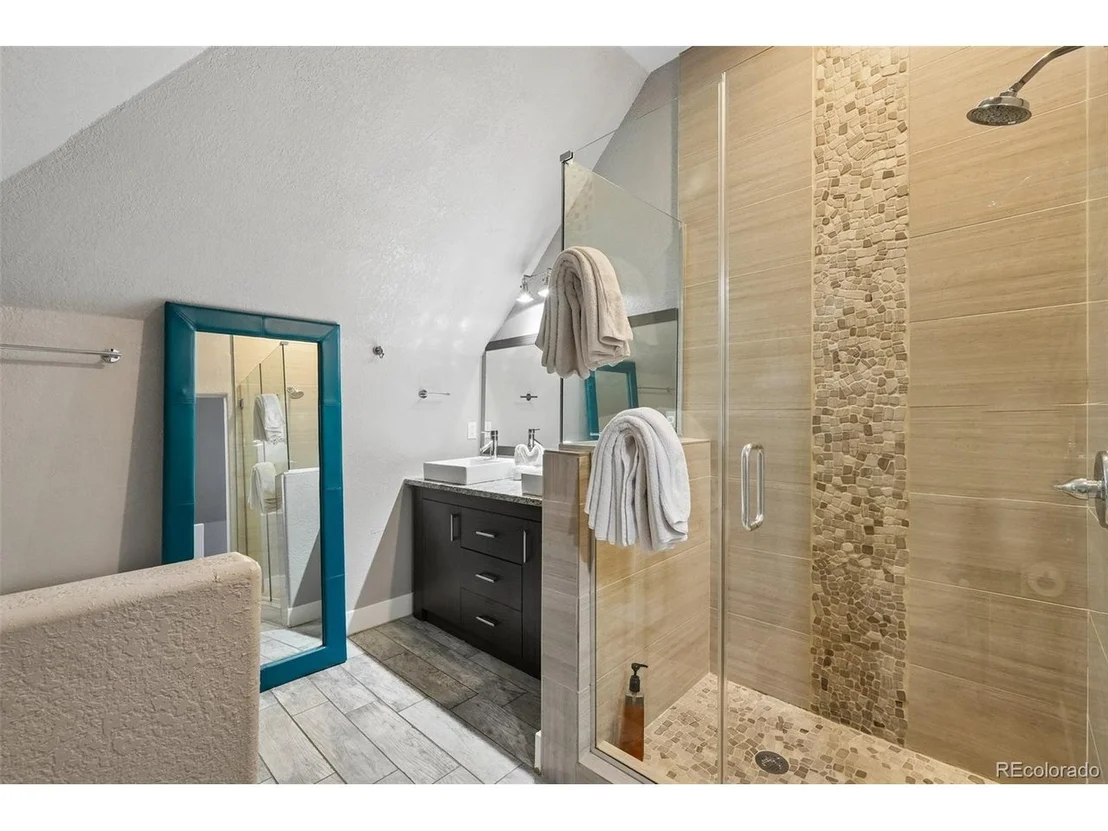 Photo of 414 4th Ave