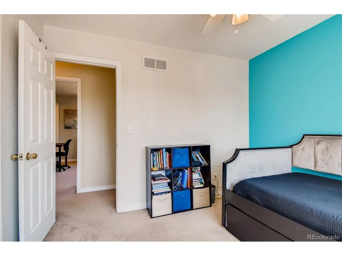 Photo of 525 Hawthorn Cir