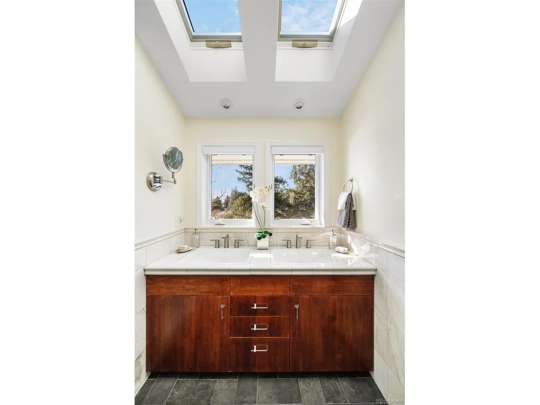Photo of 6843 Fairview Dr