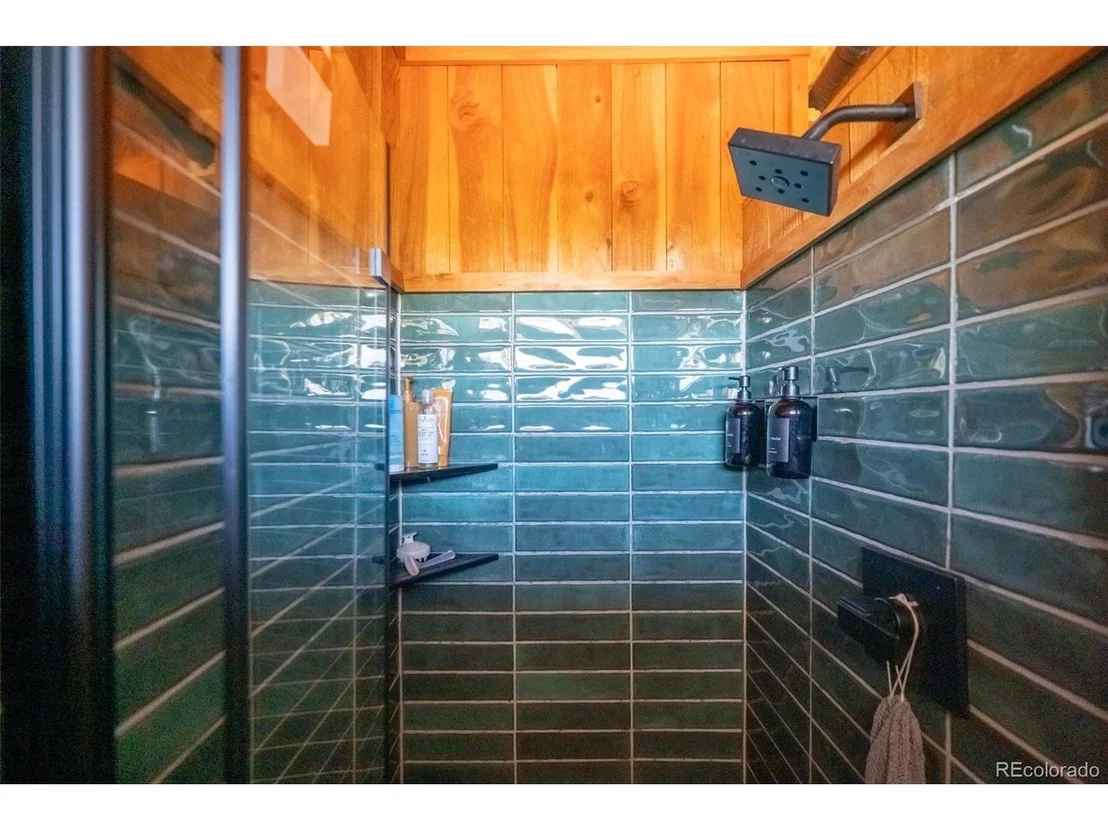 Photo of 90 Peakview Rd