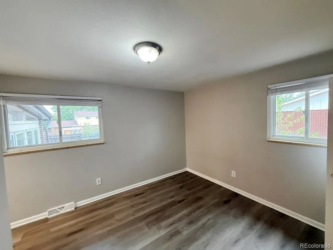 Photo of 562 W Easter Ave