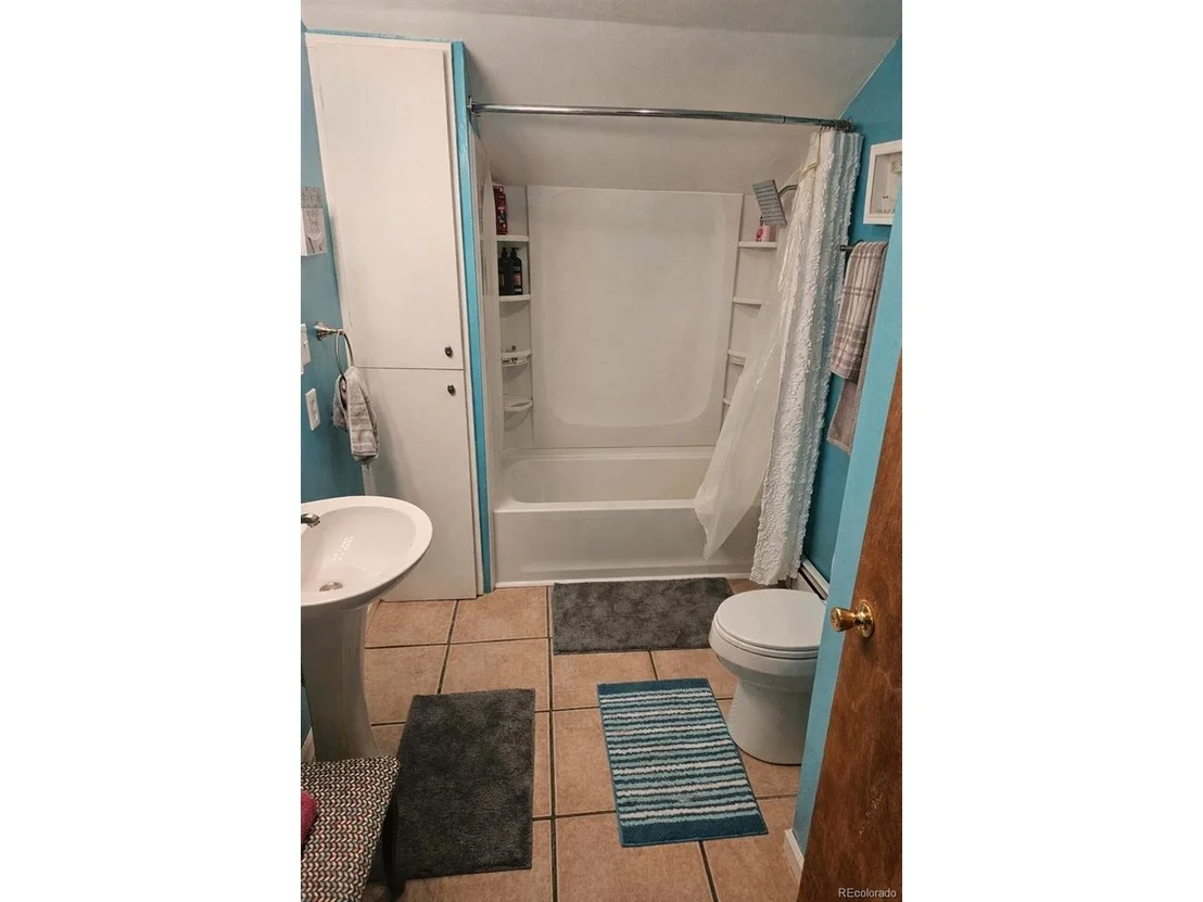 Photo of 647 Denver Ave