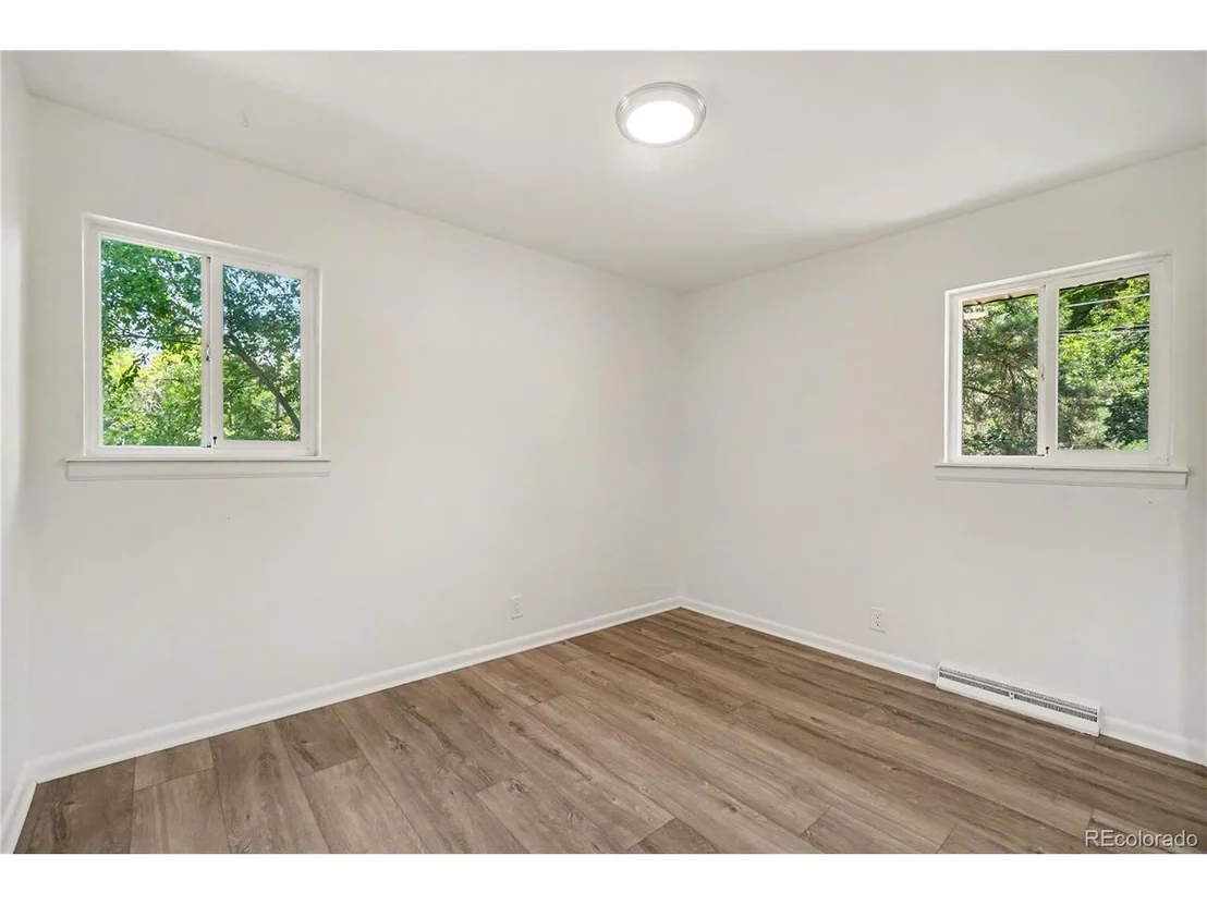 Photo of 885 Hartford Dr