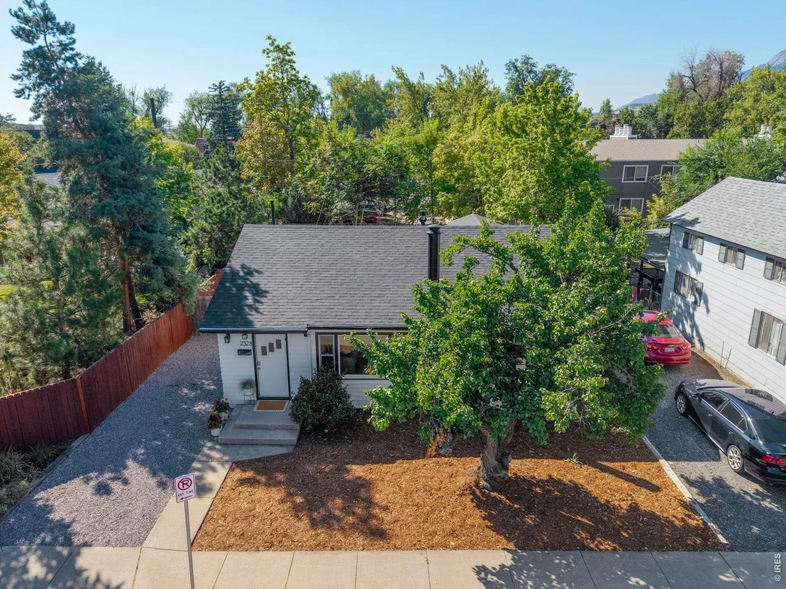 Photo of 2328 Walnut St