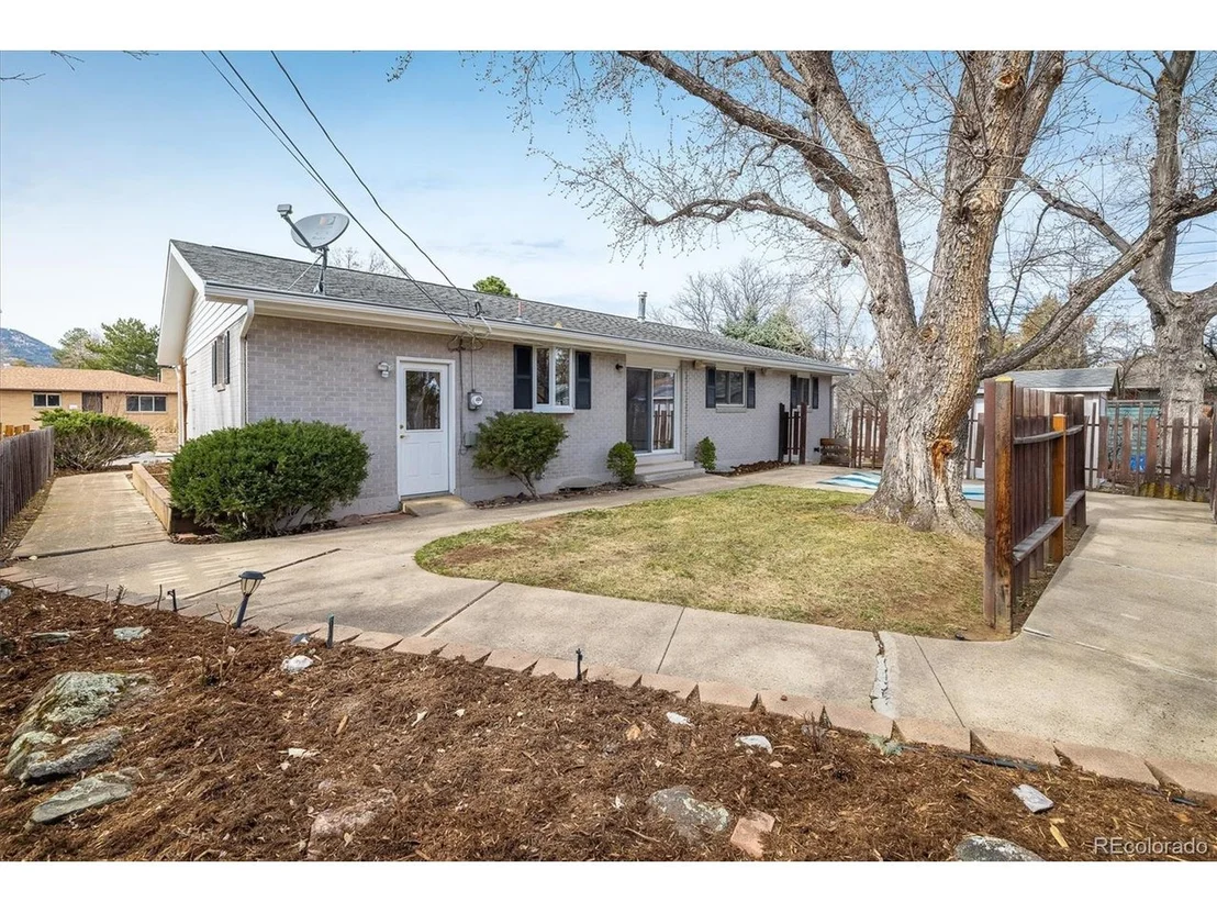 Photo of 350 Auburn St