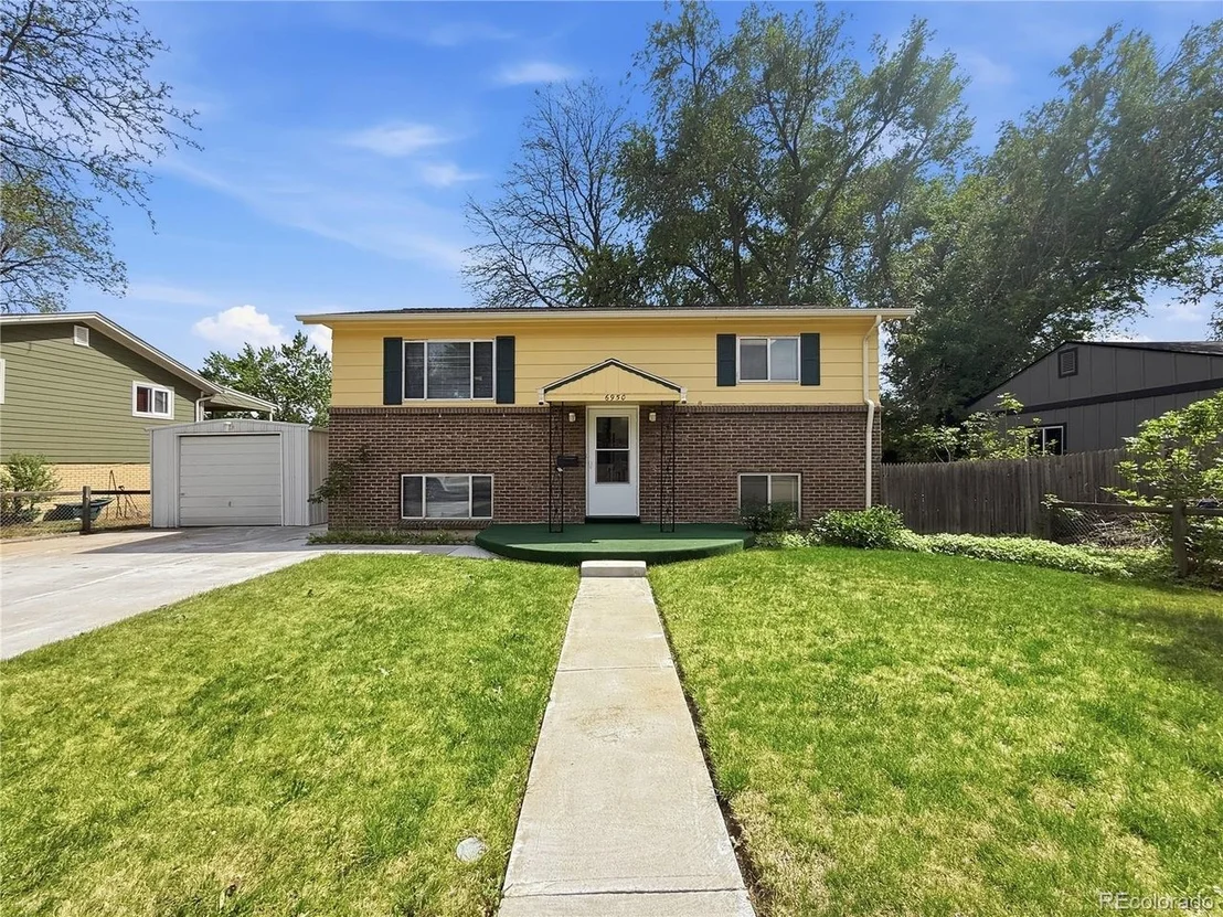 Photo of 6950 W 62nd Pl