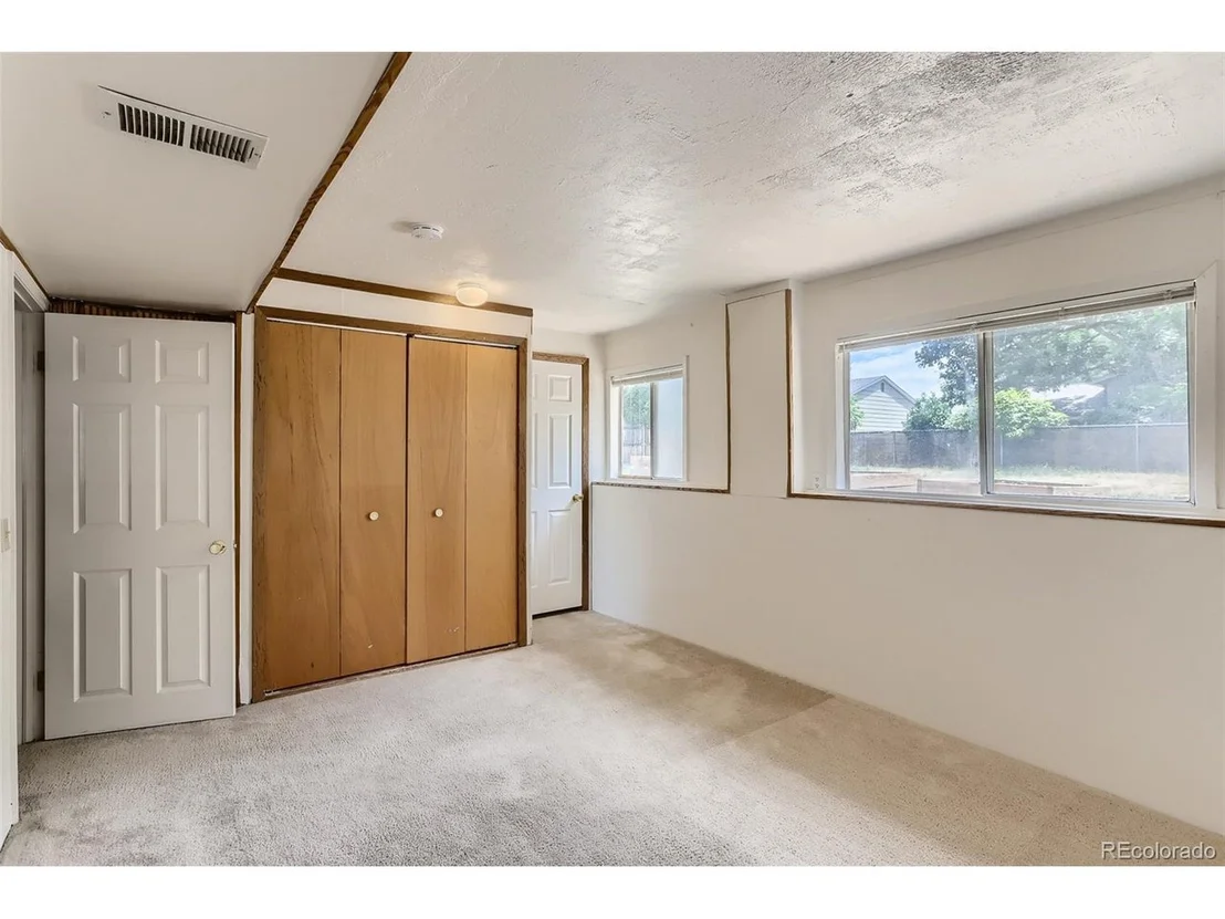 Photo of 216 Summit Cir