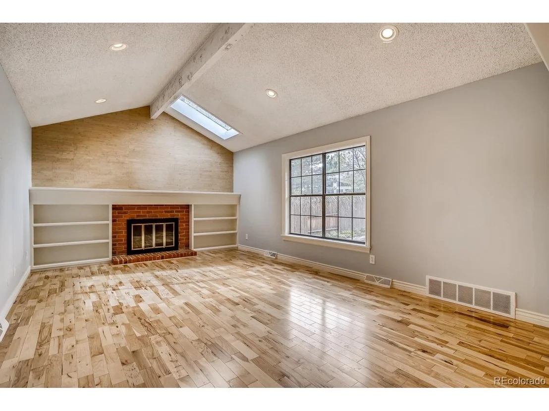 Photo of 8691 Iris St
