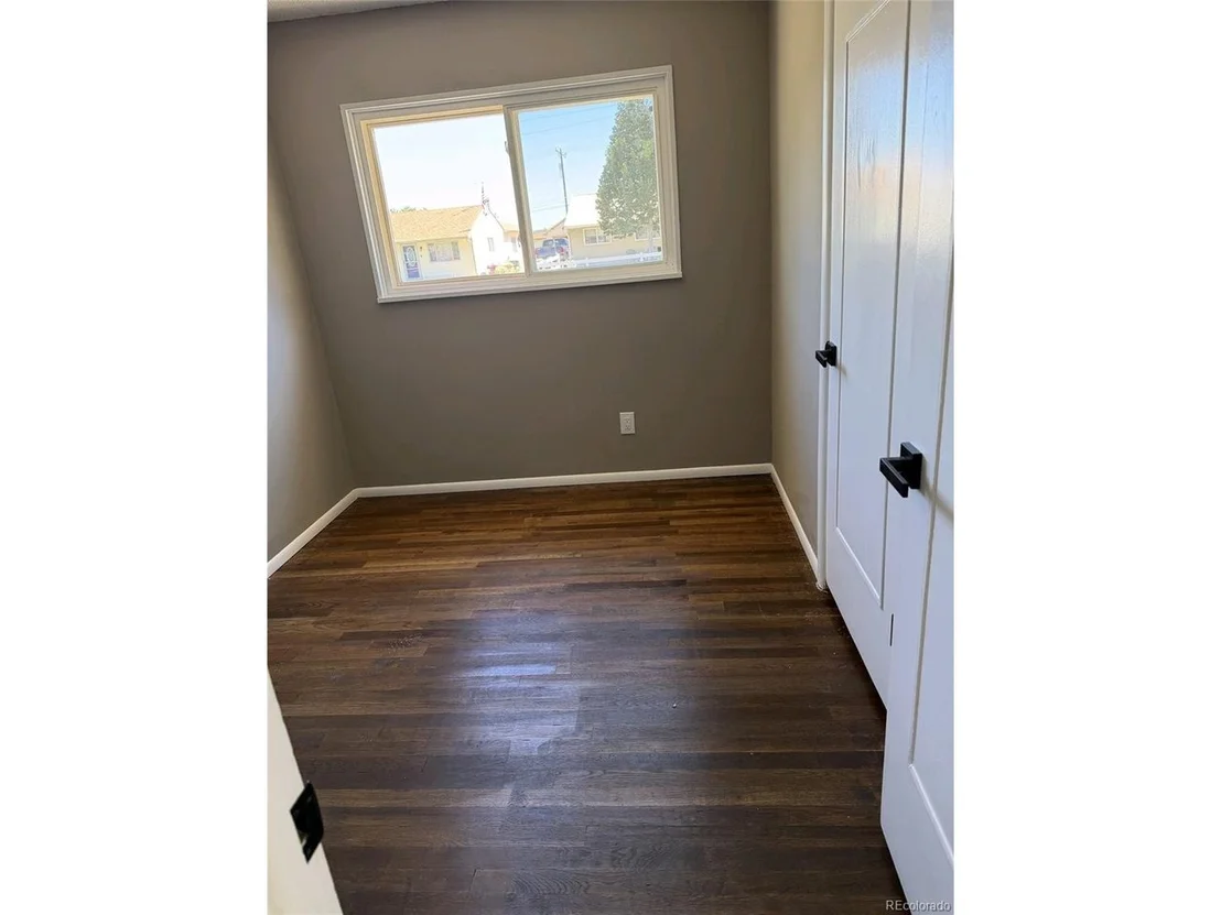 Photo of 210 4th St