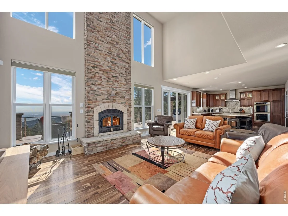 Photo of 820 Peakview Rd