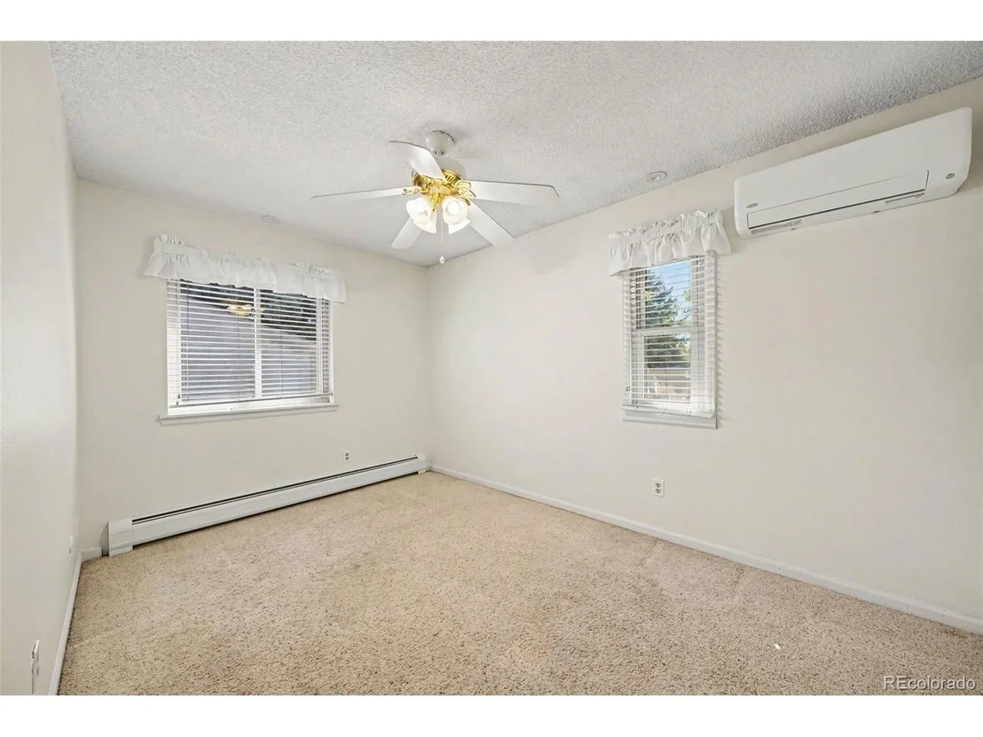 Photo of 327 Maple Dr