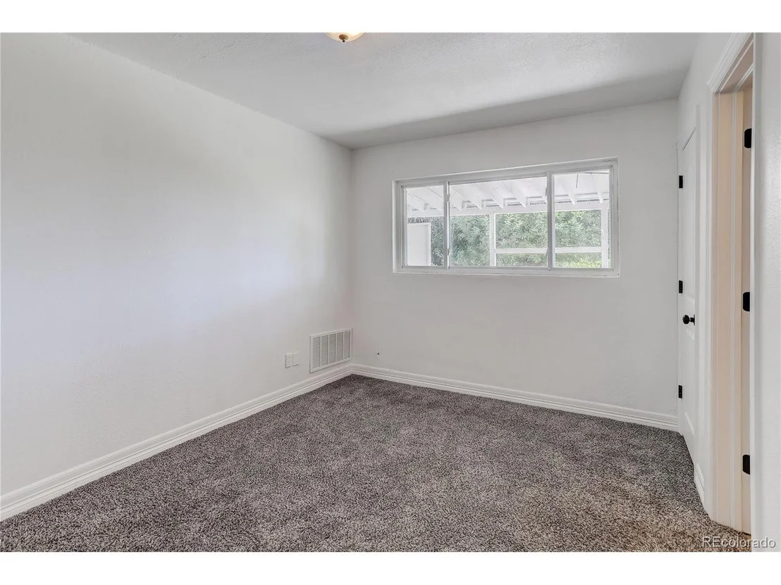 Photo of 9200 Vine St