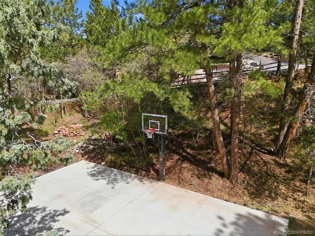 Photo of 6195 Apache Dr