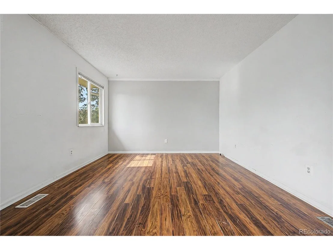 Photo of 10015 Beach St
