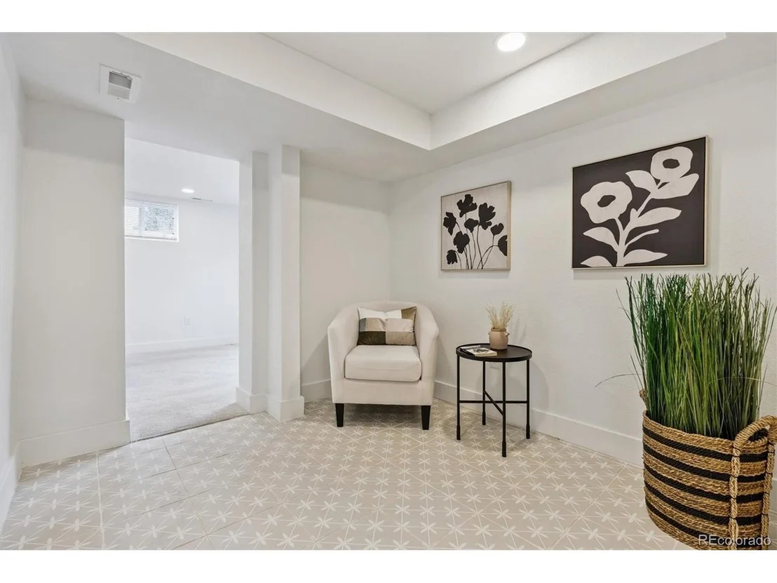 Photo of 3360 Broadway St