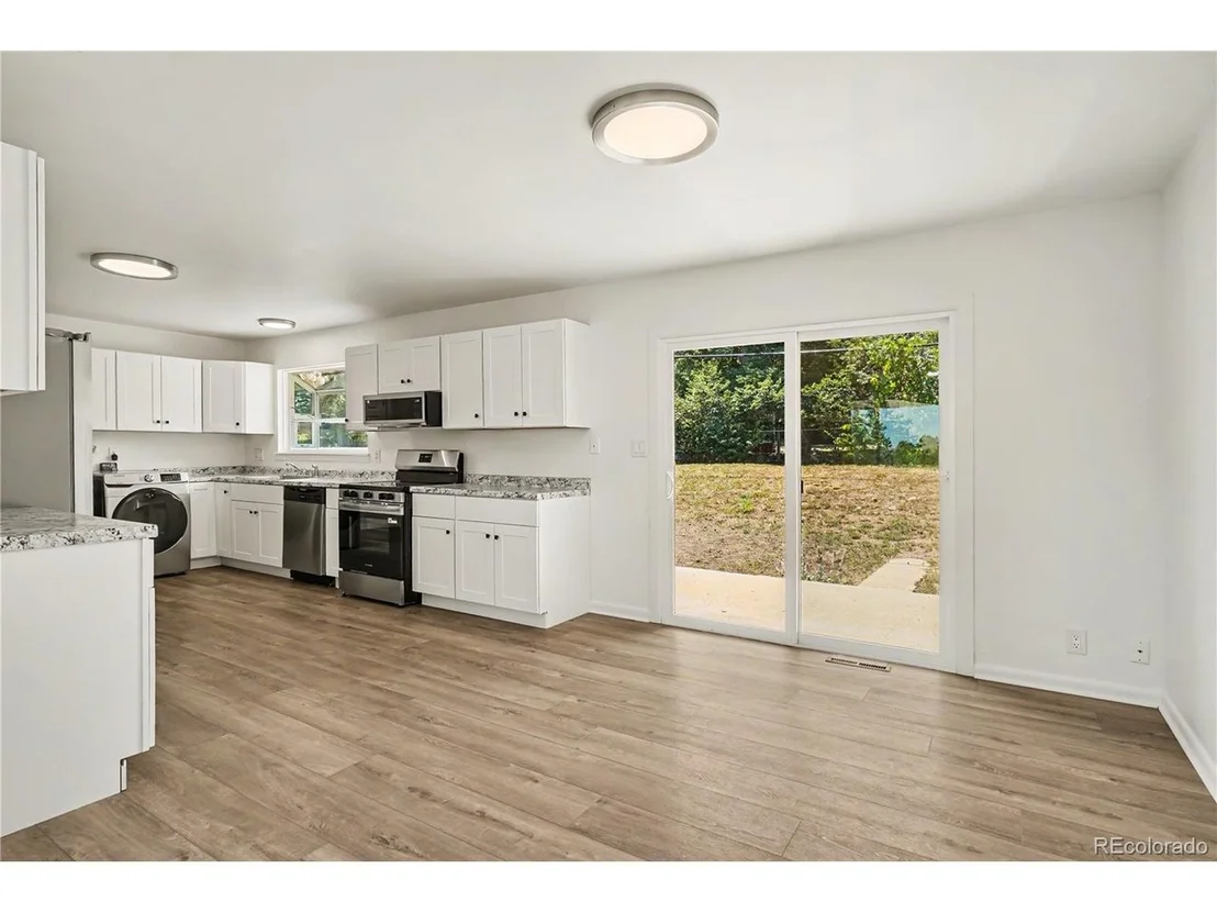 Photo of 885 Hartford Dr