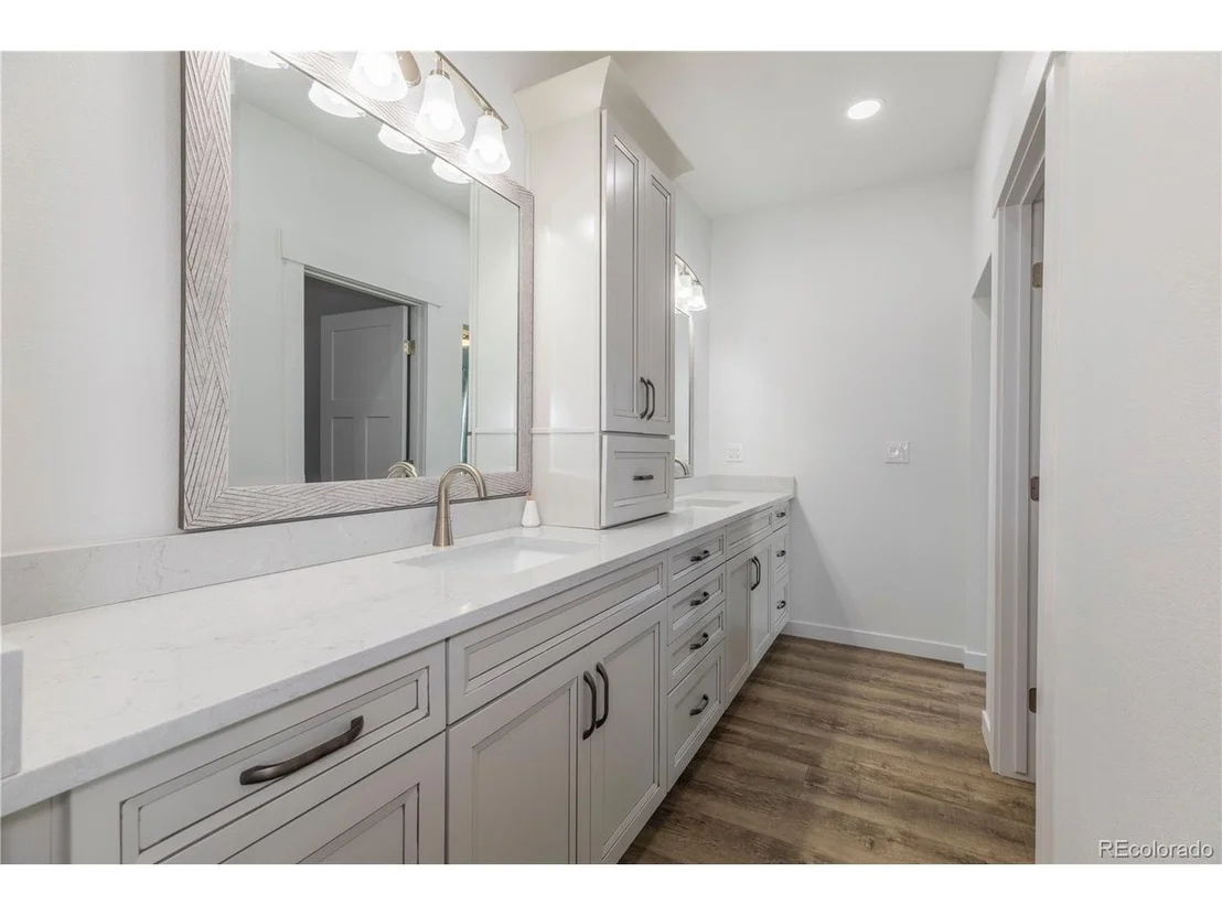 Photo of 6798 Lakeside Cir