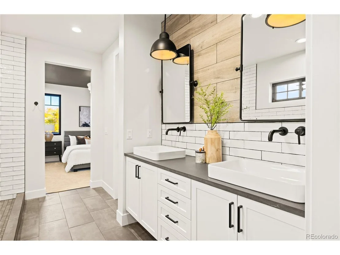 Photo of 3920 Stuart