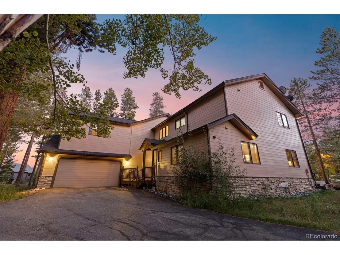 Photo of 395 Black Hawk Cir