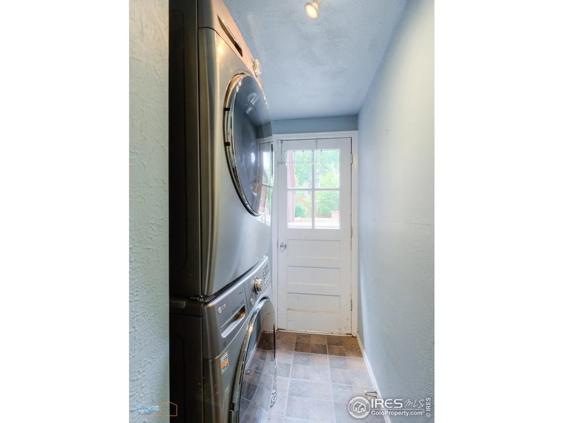 Photo of 2850 Emerson Ave