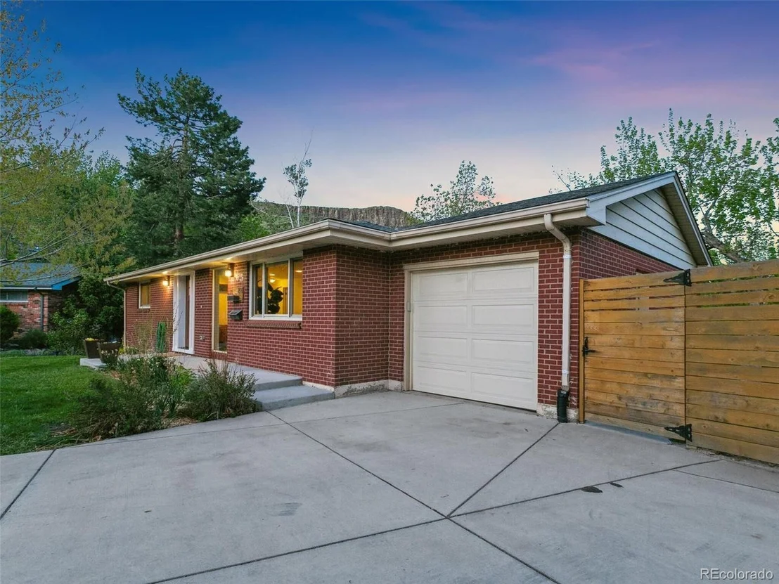 Photo of 207 Iowa Dr