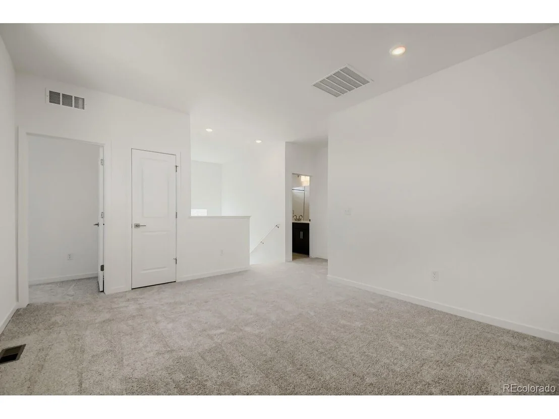 Photo of 46426 Heritage Ave