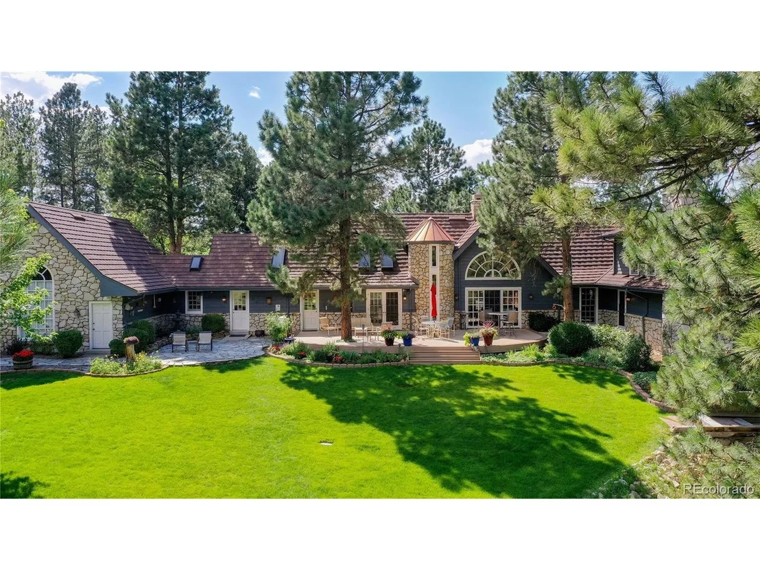 Photo of 424 Red Deer Rd