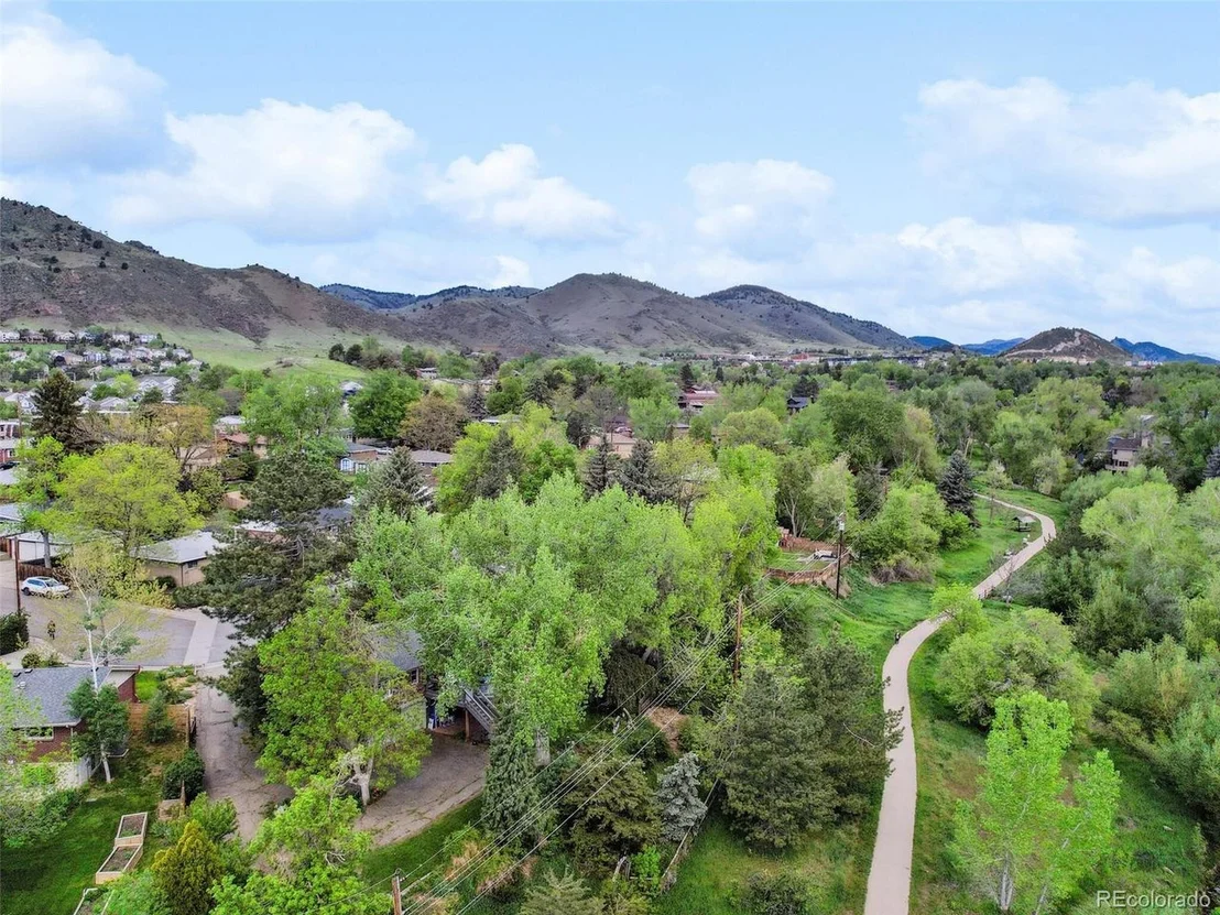 Photo of 207 Iowa Dr