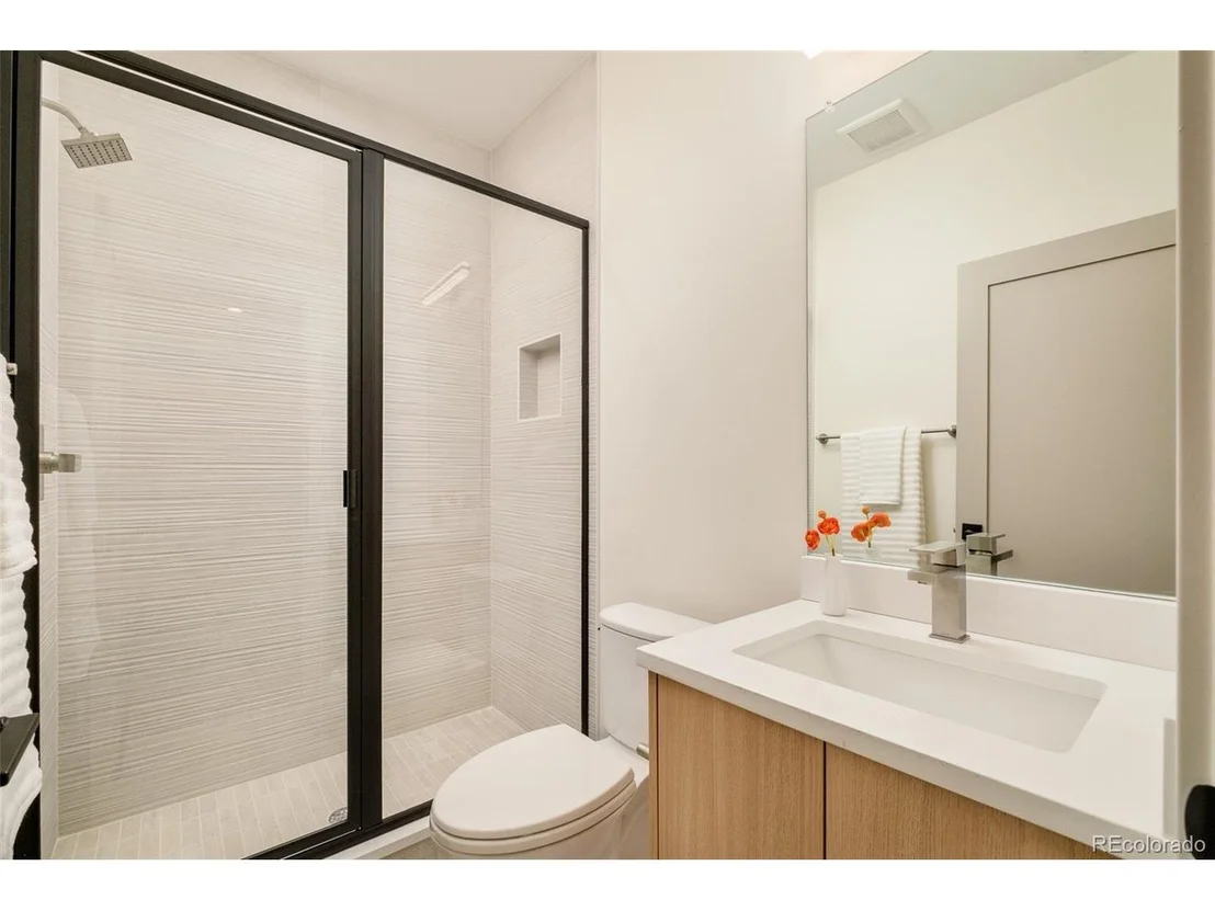 Photo of 568 Cook St