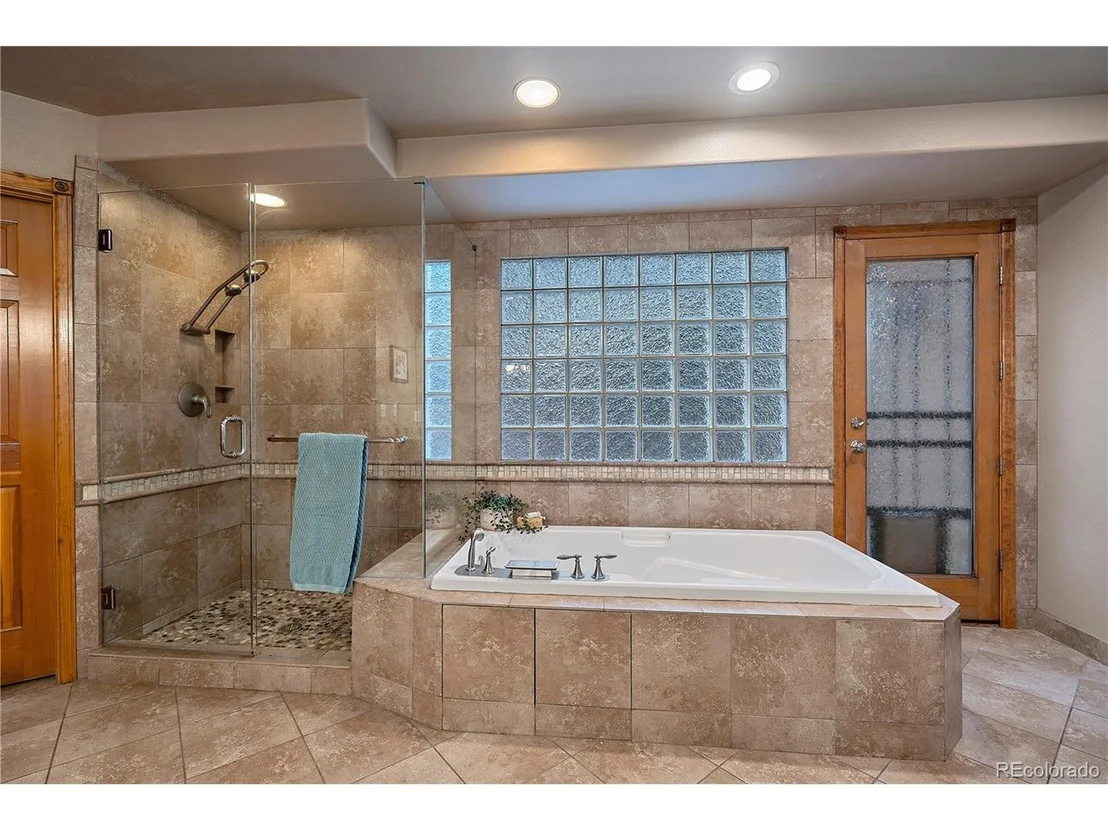Photo of 28384 Kinnikinnick Rd