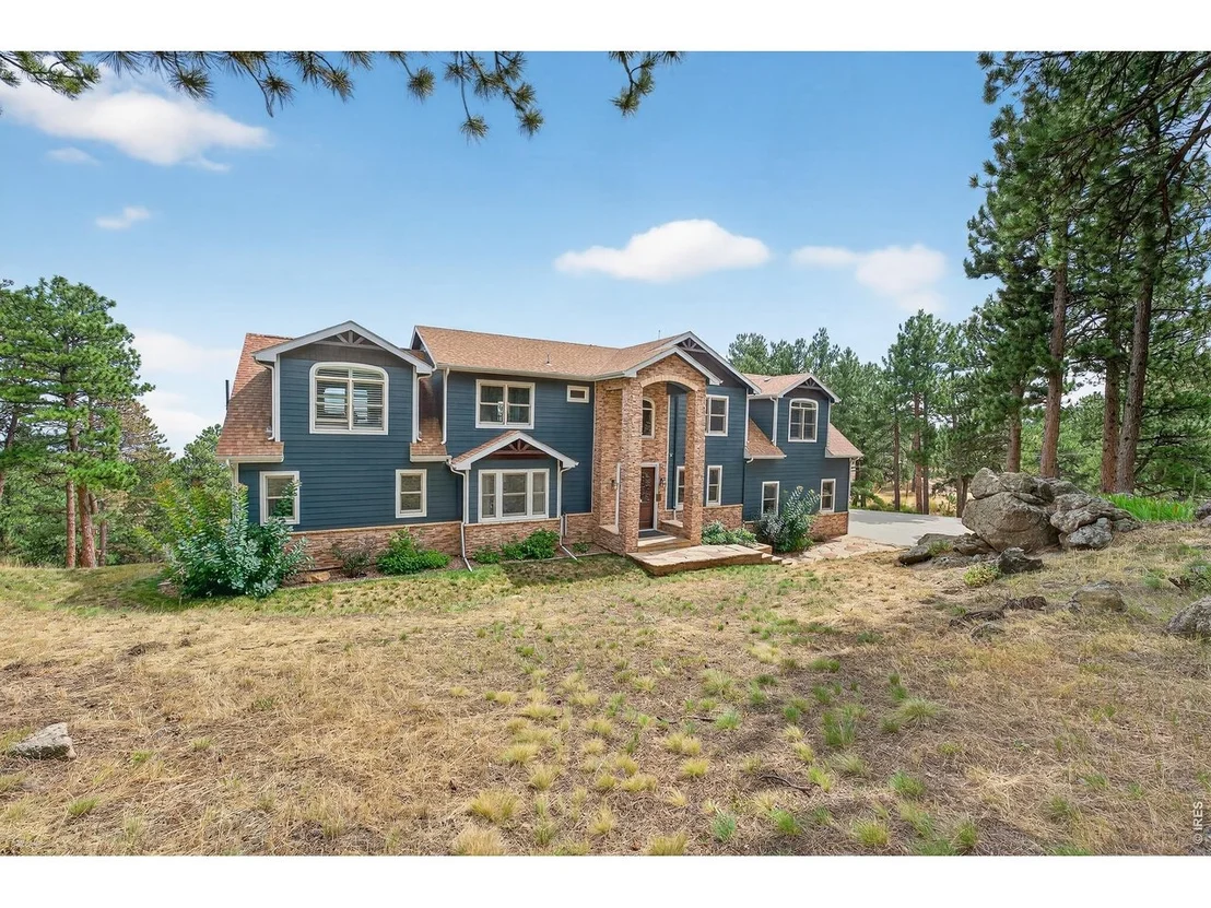 Photo of 820 Peakview Rd