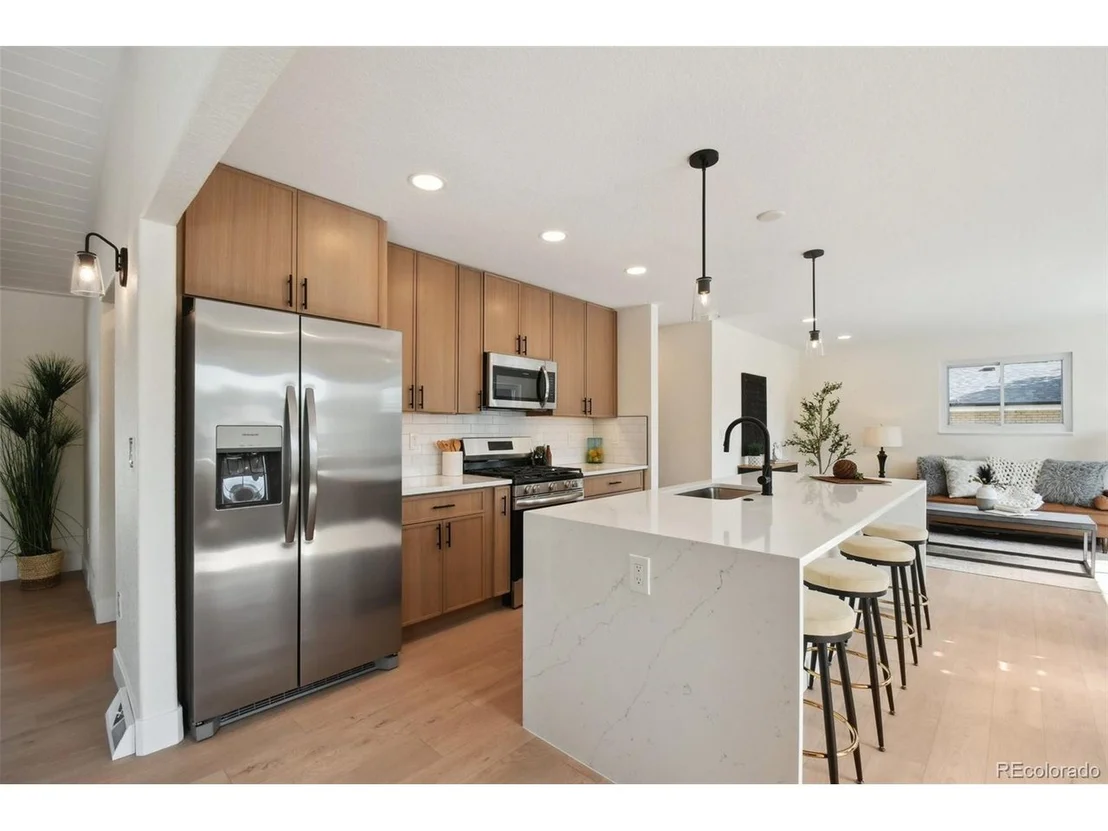 Photo of 605 W Easter Pl