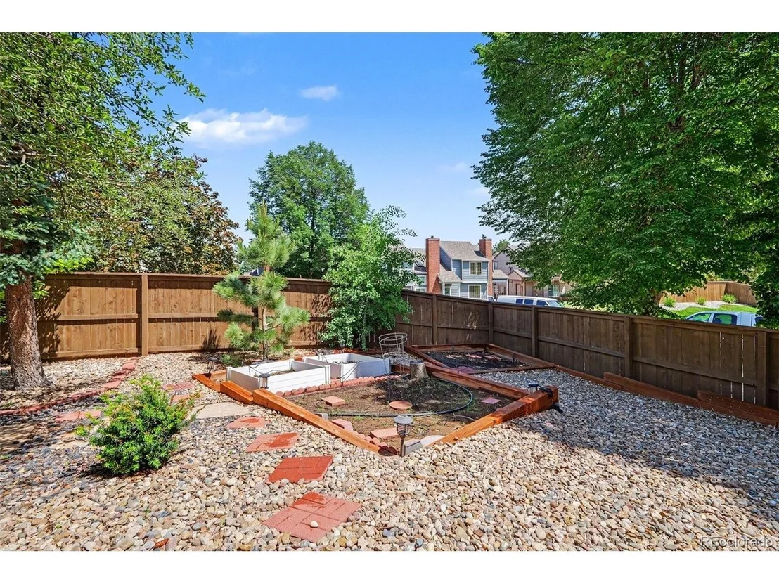 Photo of 995 Garden Dr