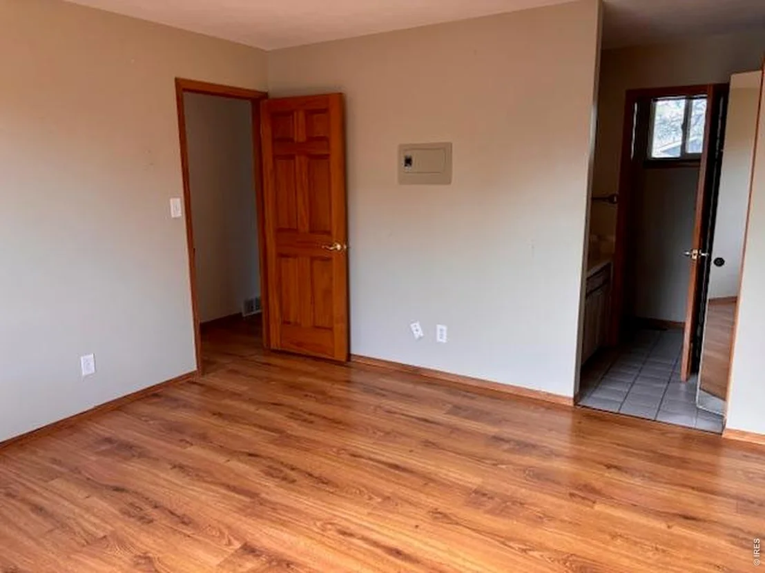 Photo of 3331 Lakeview Cir