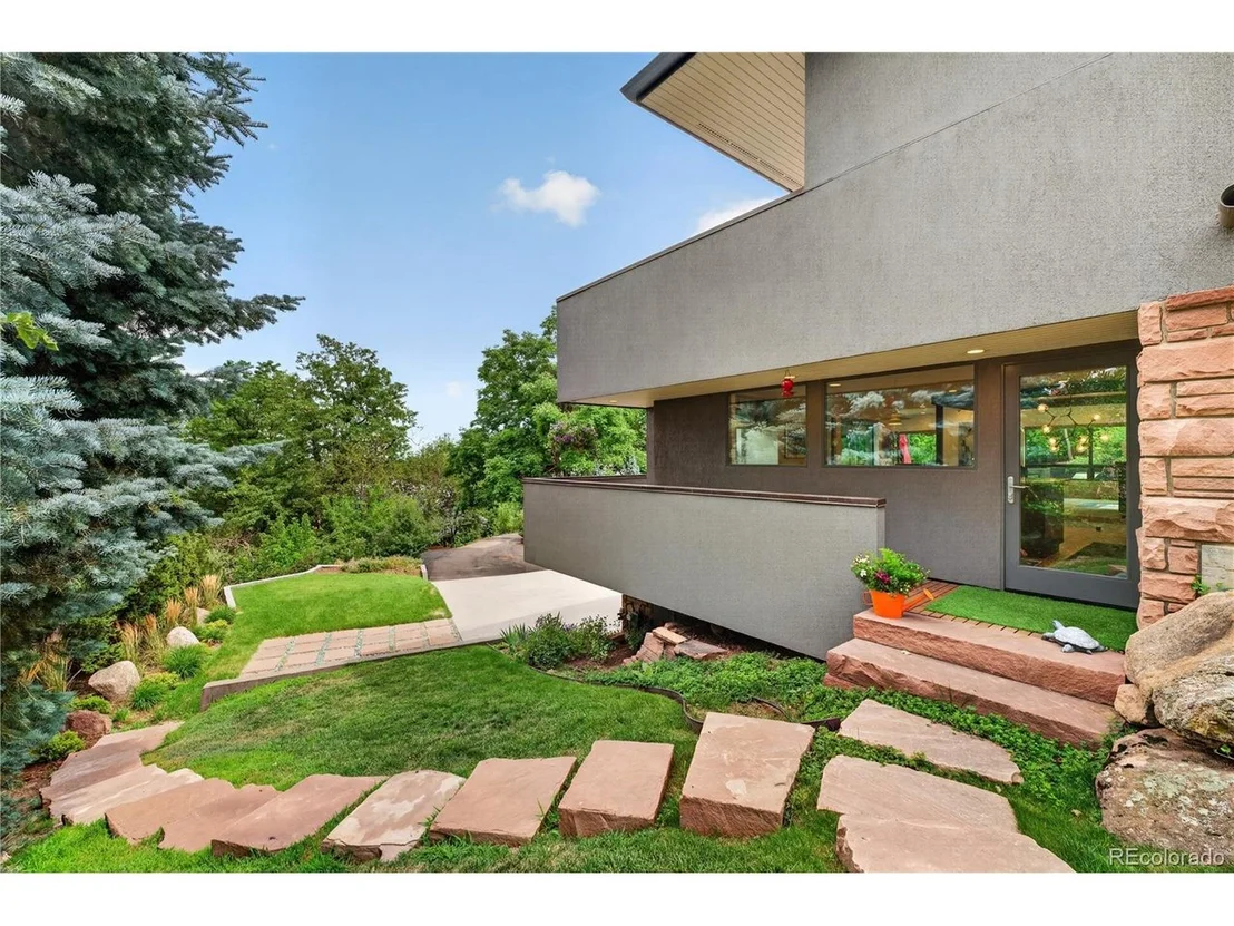 Photo of 863 Circle Dr