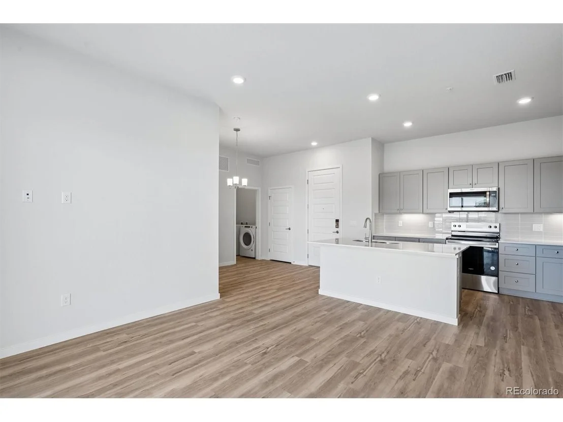 Photo of Unit 401 at 483 Interlocken Blvd