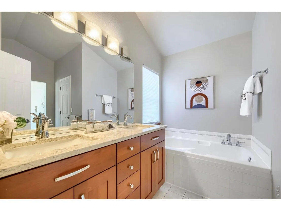 Photo of 3965 Hawthorne Cir