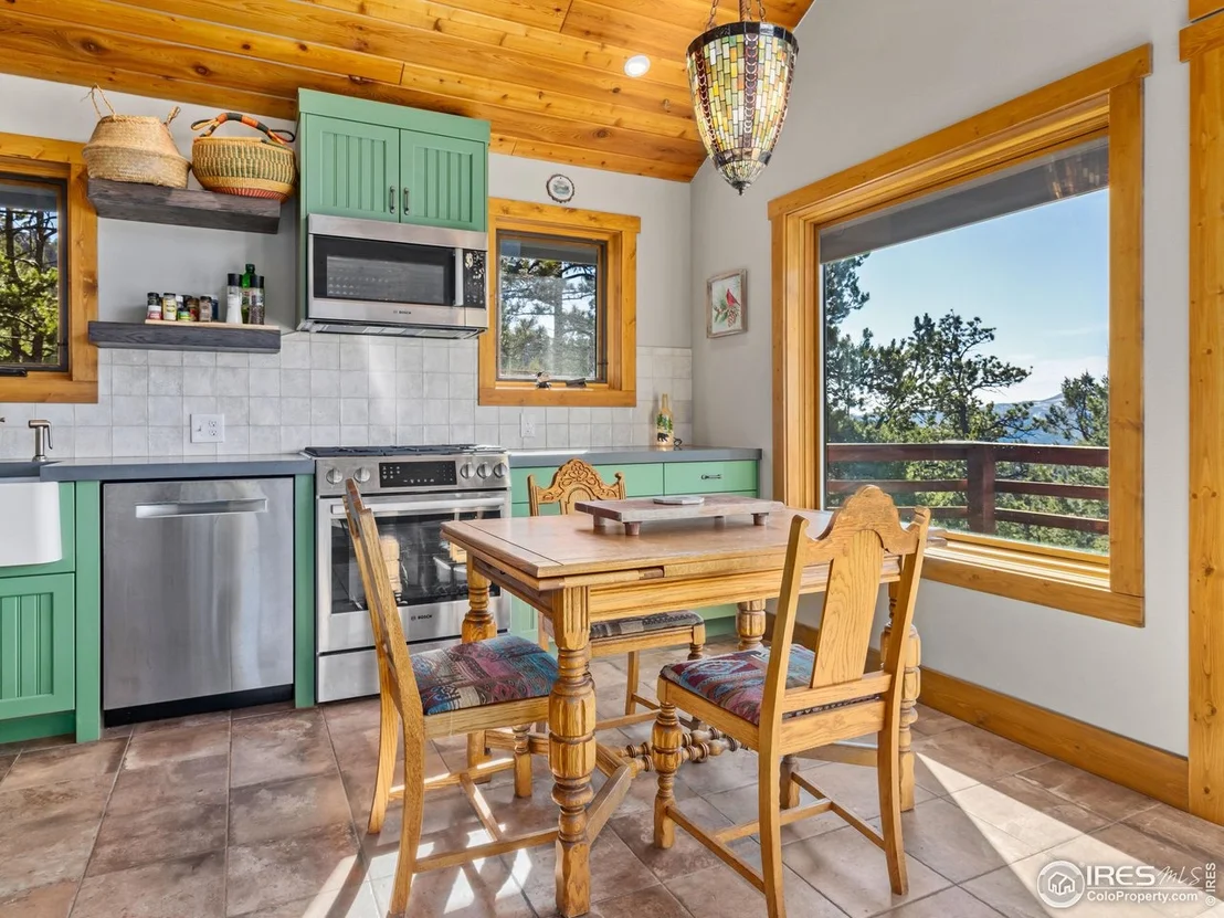Photo of 726 Alpine Dr