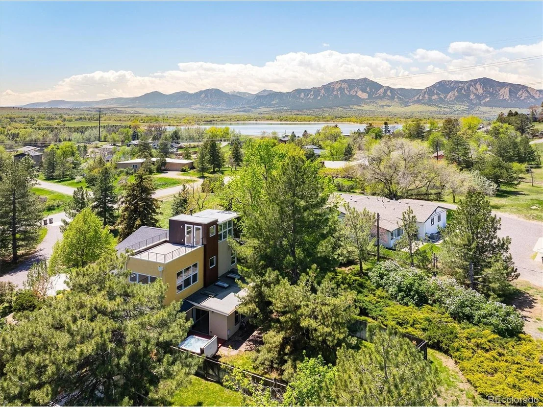 Photo of 6843 Fairview Dr
