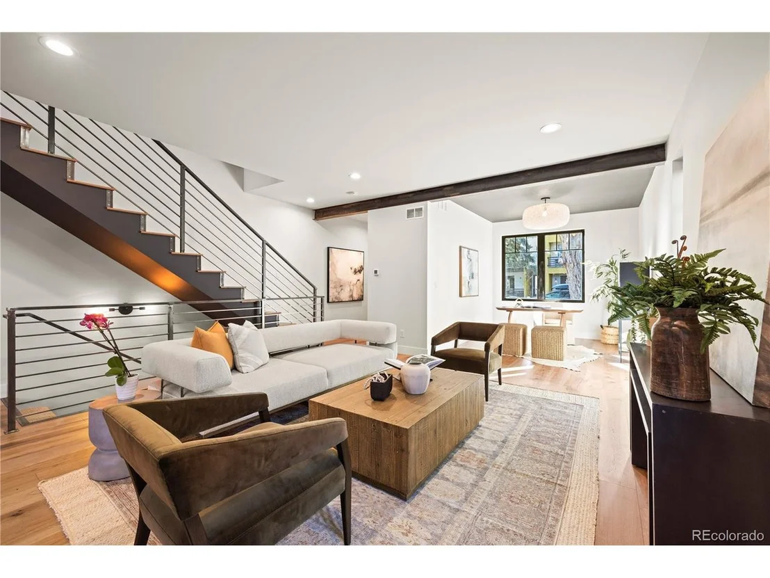Photo of 3920 Stuart