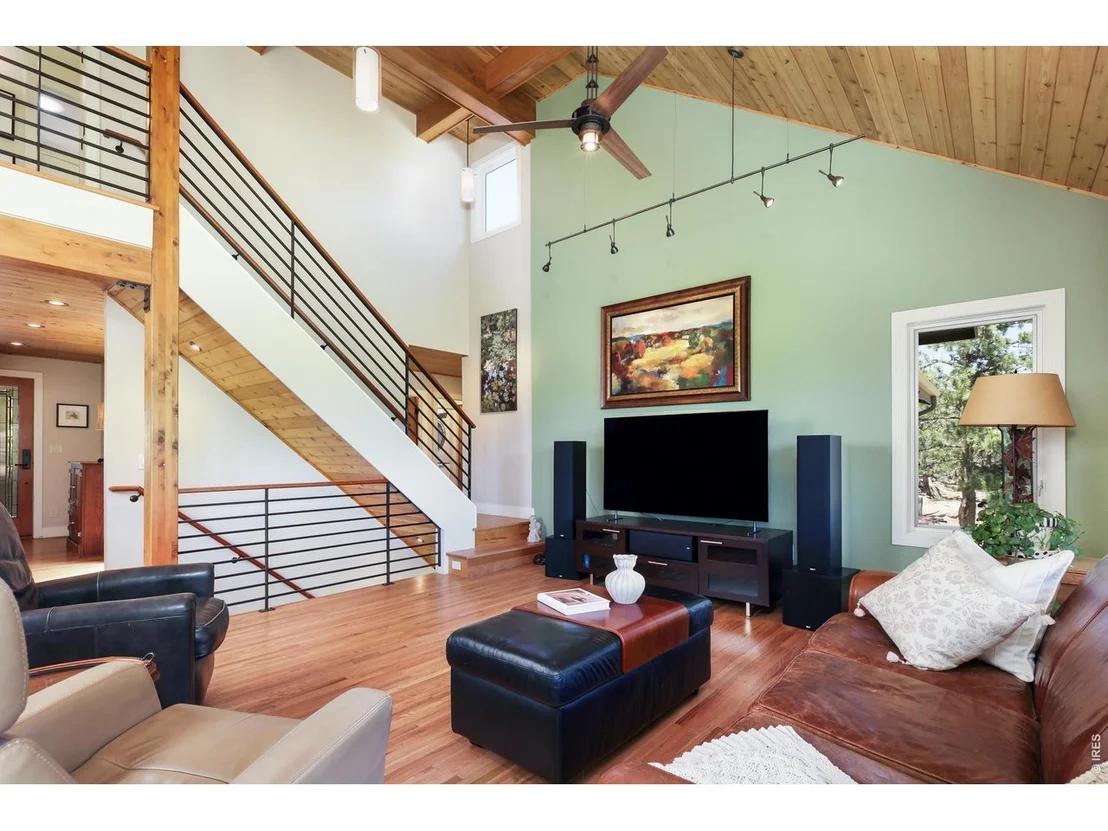 Photo of 300 Colard Ln