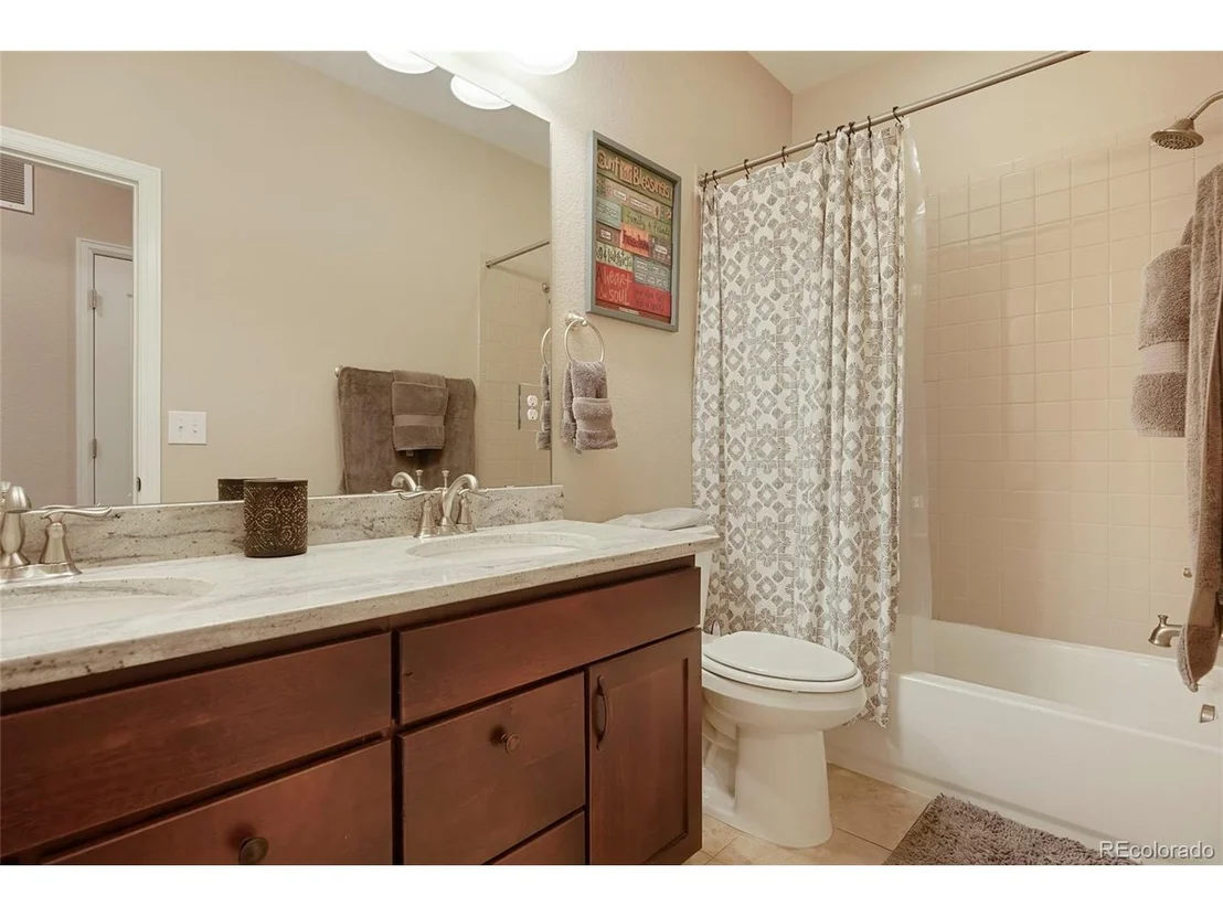 Photo of 7598 Oasis Dr