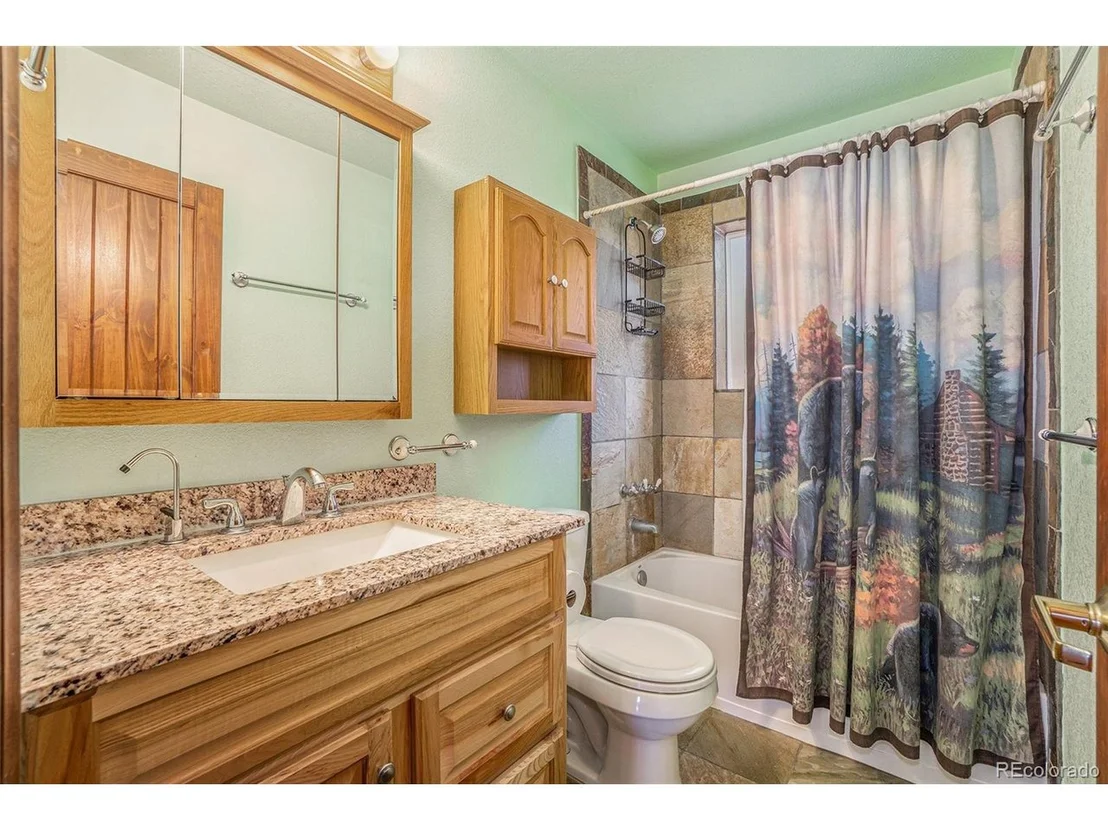 Photo of 1075 Meadows Dr